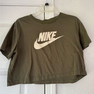 NIKE Sportswear Essential Womens Crop Tee